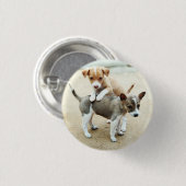 Niedliche Welpen spielen am Strand Button (Vorne & Hinten)