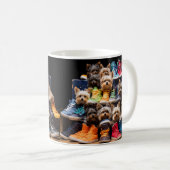 Niedliche Welpen und Schuhe Kaffeetasse (VorderseiteRechts)