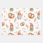 Niedliche Whimsical Backweihnachtsgnomen Geschenkpapier Set (Vorderseite)