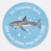 Niedliche Whimsical Blue Ocean Sharks Rücksendeadr Runder Aufkleber (Vorderseite)