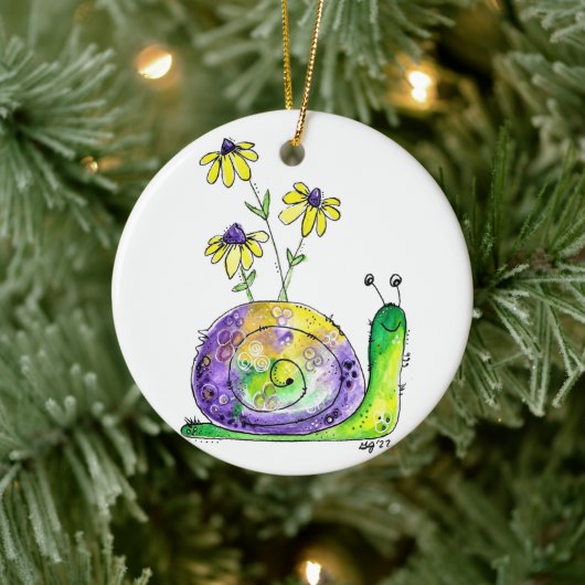 Niedliche Whimsical Happy Snail mit gelben Blumen Keramik Ornament (Baum)