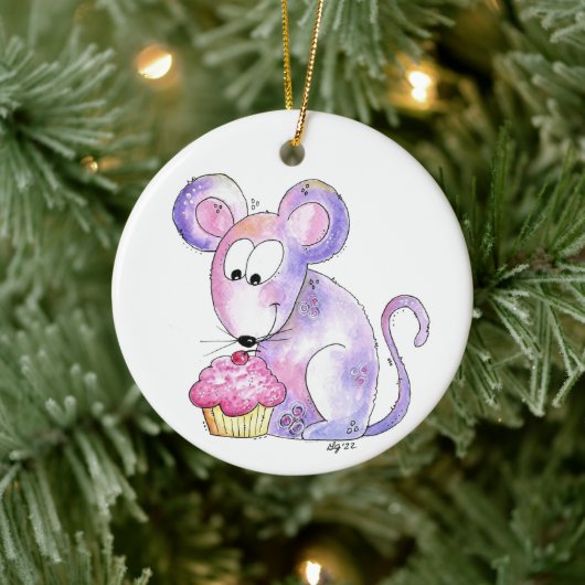 Niedliche whimsical Maus mit einem Cupcake Keramik Ornament (Baum)