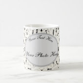Niedliche Whimsical Playful Slinky Black Cats Kaffeetasse (Mittel)