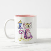 Niedliche Whimsical Sneaky Cat mit Birdhouse Zweifarbige Tasse (Links)