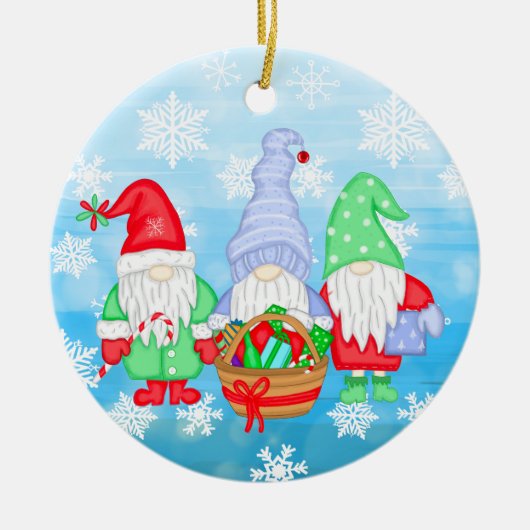 Niedliche whimsical Weihnachtsgnomen Keramik Ornament (Vorne)