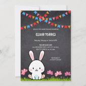 Niedliche White Chalkboard Bunny Baby Dusche Einladung (Vorderseite)