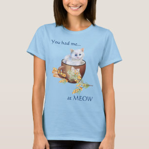 Niedliche White Kitten im Cup hatte mich in Meow T-Shirt