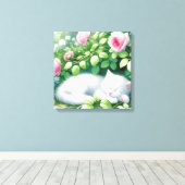 Niedliche White Kitten Napping unter Rosebush Leinwanddruck (Insitu (Holzboden))