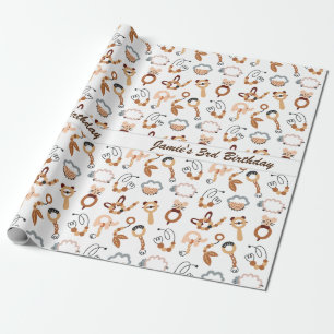 Niedliche White Toy Boho Muster Illustration Geschenkpapier