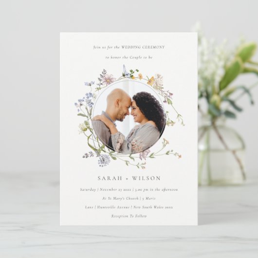 Niedliche Wiesen-Blumenreath-Hochzeit Foto einlade Dankeskarte (Stehend Vorderseite)