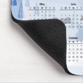 Niedliche Winterlandschaft 2024 mit Hütte Mousepad (Ecke)