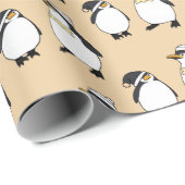 Niedliche Winterpinguine auf Apricot Weihnachtsmus Geschenkpapier (Rolleneckpunkt)