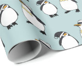 Niedliche Winterpinguine auf Pulverblau-Muster Geschenkpapier (Rolleneckpunkt)