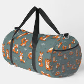 niedliche Yogafüchse grün Duffle Bag (Rechte Ecke)