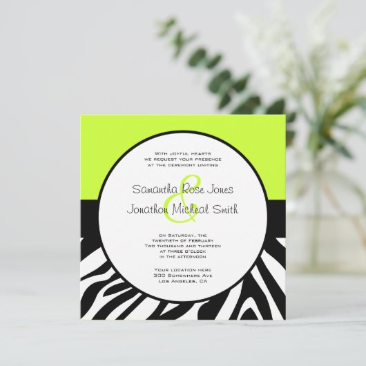 Niedliche Zebra Print Custom Lime Green Custom Wed Einladung (Stehend Vorderseite)