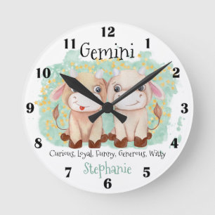 Niedliche Zwillinge Wasserfarbe Zodiac Monogramm Runde Wanduhr