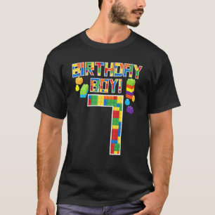 Niedlichen 7. Geburtstag 7 Jahre alt Blockjungen i T-Shirt