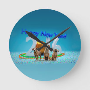 Niedlichen drei Hunde wünschen viel Glück im neuen Runde Wanduhr