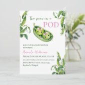 Niedlichen zwei Erbsen in einem Pod Pink Girl Twin Einladung (Stehend Vorderseite)