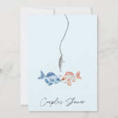 Niedlichen zwei weniger Fische in Sea Bridal Paare Einladung (Rückseite)