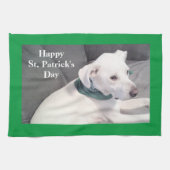 Niedlicher Adorable White Puppy Hund mit grünem Sc Geschirrtuch (Horizontal)