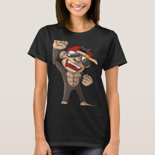 Niedlicher Affe hebt die Faust in die Luft T-Shirt