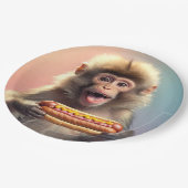 Niedlicher Affe mit Hotdog Pappteller (Schrägansicht)