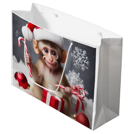Niedlicher Affe mit Weihnachtsmannmütze Große Geschenktüte (Vorderseite Schrägansicht)
