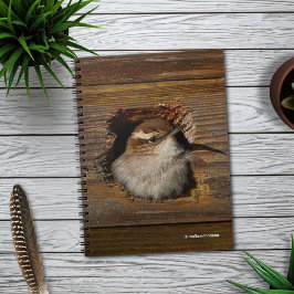 Niedlicher Airbnb Moment Bewicks Wren in Nestbox Notizblock