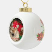 niedlicher Akita Hund schlafend Weihnachtsmützen Keramik Kugel-Ornament (Rechts)