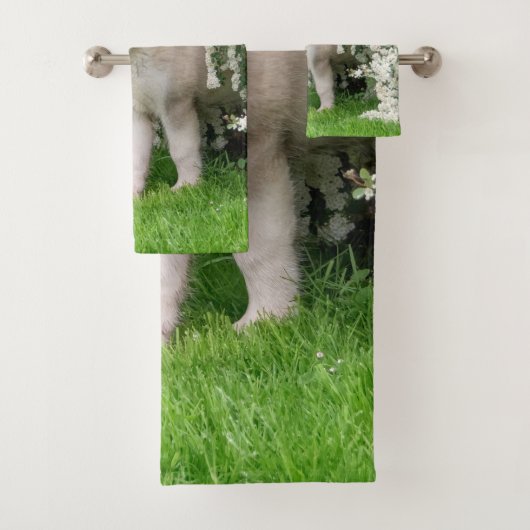 Niedlicher Alaskan Malamute Dog Welpe in Blume Fot Badhandtuch Set (Insitu)