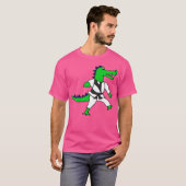 Niedlicher Alligator Doing Karate T-Shirt (Vorne ganz)