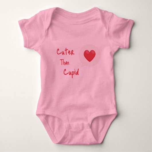 Niedlicher als Cupid Baby Strampler (Vorderseite)