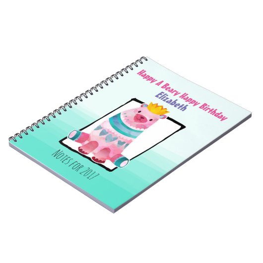 Niedlicher Aquarellbär mit einem kronenfreudigen G Notizblock (Linke Seite)