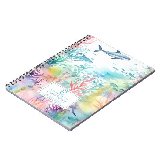 Niedlicher Aquarellhai Farbiger Ozean Mit Monogram Notizblock (Linke Seite)