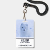 Niedlicher arktischer Fox im Hintergrund des schne Ausweis (Rückseite mit Lanyard)