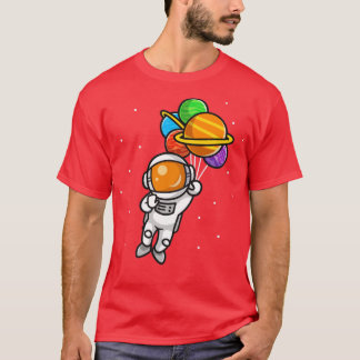 Niedlicher Astronaut, der mit Planetenballons im W T-Shirt
