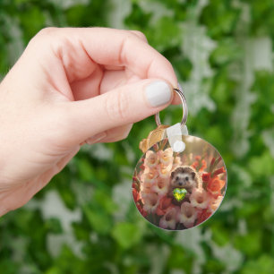 Niedlicher August-Igel mit Peridot-Herz Schlüsselanhänger