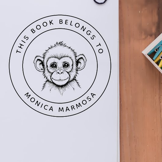 Niedlicher Baby-Affe Dieses Buch gehört zum Namen Gummistempel