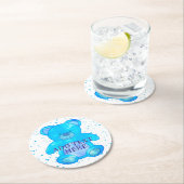 Niedlicher Baby-Bär in blau-individuellem Text Runder Pappuntersetzer (Vor Ort)