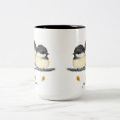 Niedlicher Baby Bird 3 Chickadee auf Baumzweig Zweifarbige Tasse (Mittel)