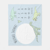 Niedlicher Baby Boy Dinosaur Cartoon mit dem Namen Fleecedecke (Vorderseite)