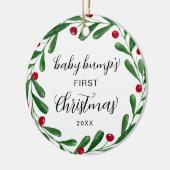 Niedlicher Baby-Bump's erster Weihnachtskranz Keramik Ornament (Links)
