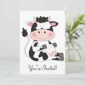 Niedlicher Baby Cow Cartoon Einladung (Stehend Vorderseite)