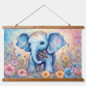 Niedlicher Baby Elefant in einem Pastel Daisy Gard Wandteppich Mit Holzrahmen (Vorderseite)