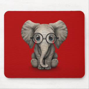 Niedlicher Baby-Elefant mit den Lesegläsern rot Mousepad
