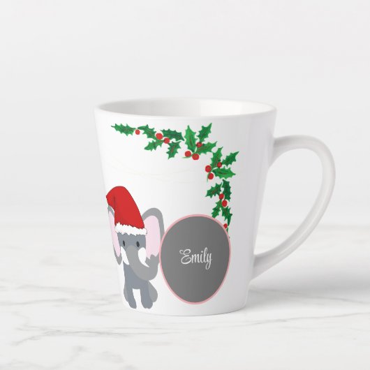 Niedlicher Baby Elephant, der einen Weihnachtshutn Milchtasse (Rechts)