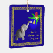 Niedlicher Baby Elephant leuchtet ein Kerzenlicht  Keramikornament (Rechts)