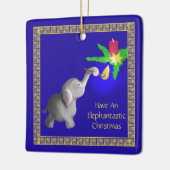 Niedlicher Baby Elephant leuchtet ein Kerzenlicht  Keramikornament (Links)