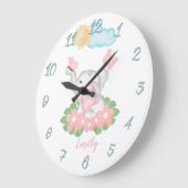 Niedlicher Baby Elephant mit rosa Blume Wall Clock Große Wanduhr (Winkel)